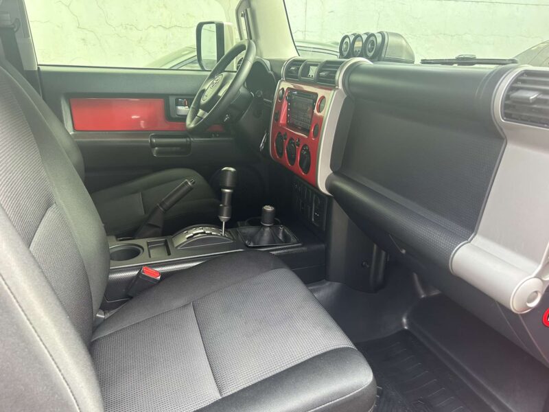 2017 TOYOTA FJ CRUISER 4.0L AUTOMATIC TRANSMISSION