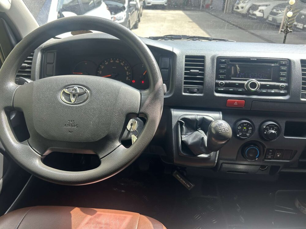 2019 TOYOTA HI ACE COMMUTER 3.0L D4D ENGINE MANUAL TRANSMISSION