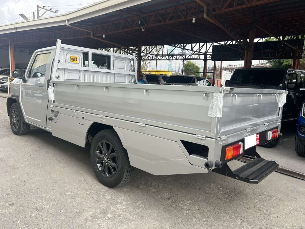 2025 BRAND TOYOTA TAMARAW DROPSIDE 9KM ONLY AUTOMATIC TRANSMISSION