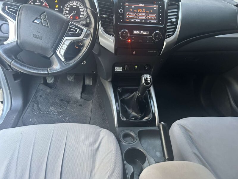 2018 ACQ MITSUBISHI MONTERO GLX MANUAL TRANSMISSION