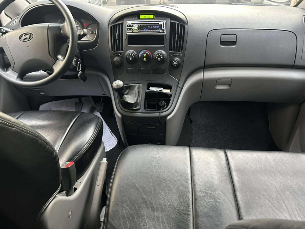 2014 HYUNDAI STAREX 2TKM ONLY MANUAL TRANSMISSION