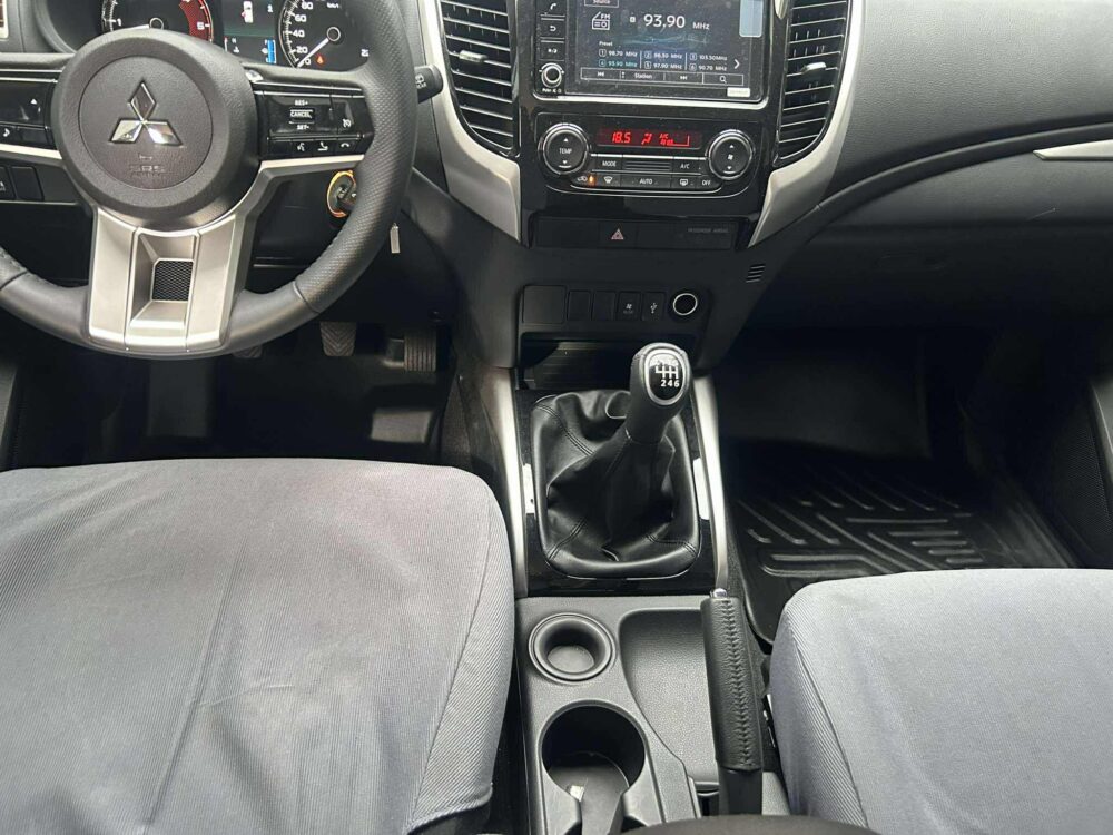 2025 MITSUBISHI MONTERO GLX 798KMS ONLY MANUAL TRANSMISSION