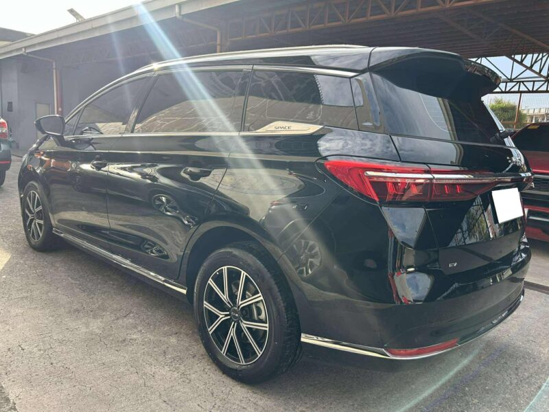 2025 BYD EMAX7 PREMIUM 1700KM ONLY