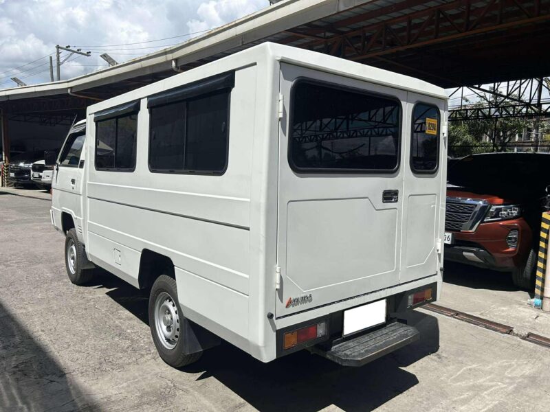 2024 MITSUBISHI L300 Fb 8TKM ONLY!!!! MANUAL TRANSMISSION