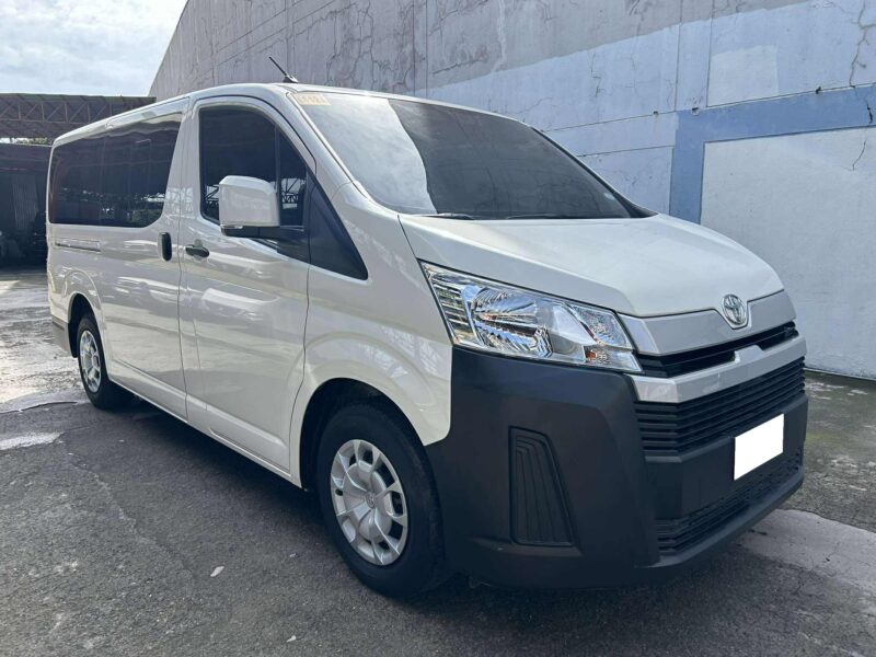 2024 TOYOTA HI ACE COMMUTER DELUXE 3TKM ONLY!! MANUAL TRANSMISSION