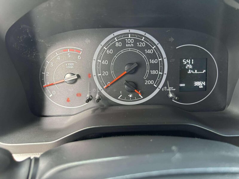 2024 TOYOTA HI ACE COMMUTER DELUXE 3TKM ONLY!! MANUAL TRANSMISSION