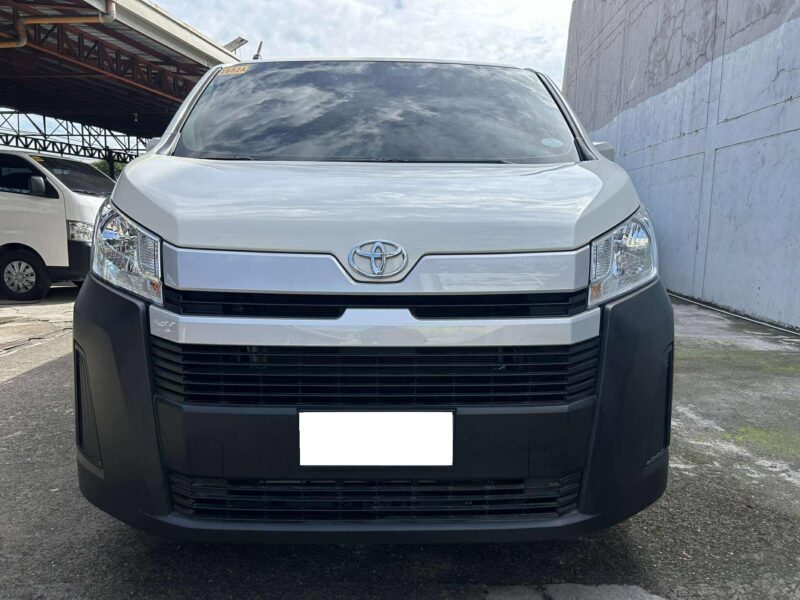 2024 TOYOTA HI ACE COMMUTER DELUXE 3TKM ONLY!! MANUAL TRANSMISSION