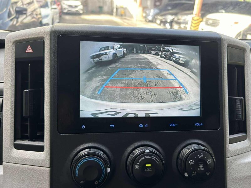 2024 TOYOTA HI ACE COMMUTER DELUXE 3TKM ONLY!! MANUAL TRANSMISSION