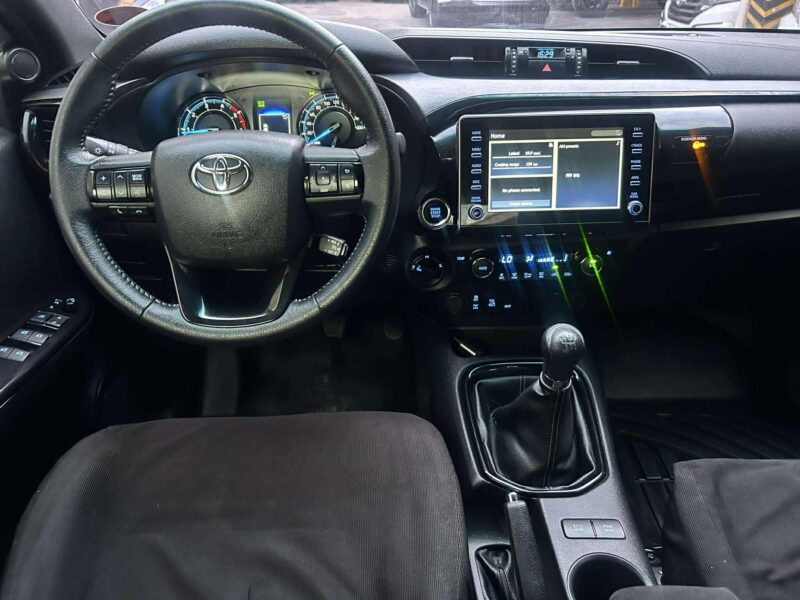 2022 TOYOTA HILUX CONQUEST 2.8L DIESEL 4x4 MANUAL TRANSMISSION