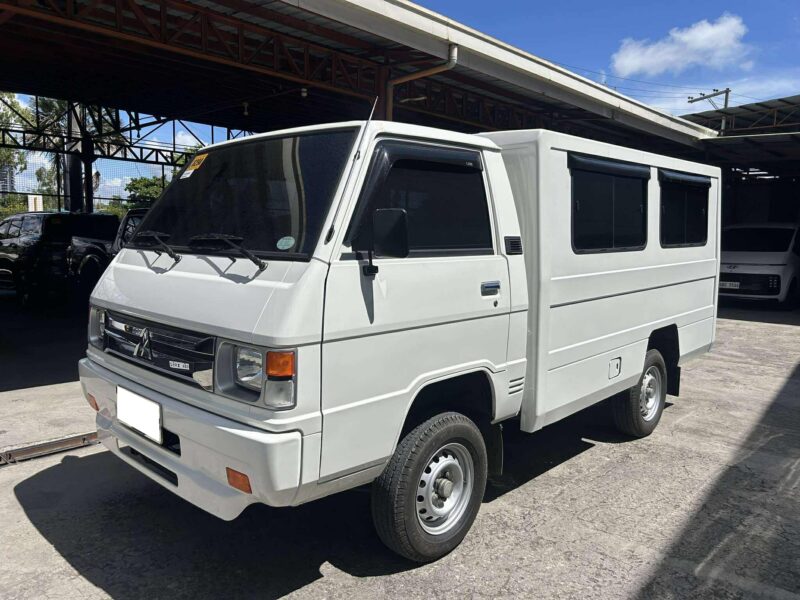 2024 MITSUBISHI L300 Fb 8TKM ONLY!!!! MANUAL TRANSMISSION
