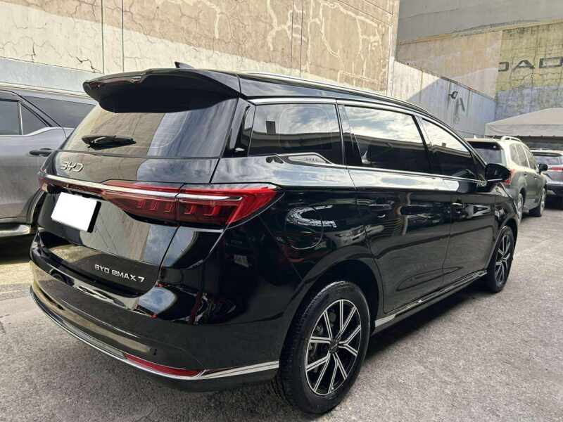 2025 BYD EMAX7 PREMIUM 1700KM ONLY