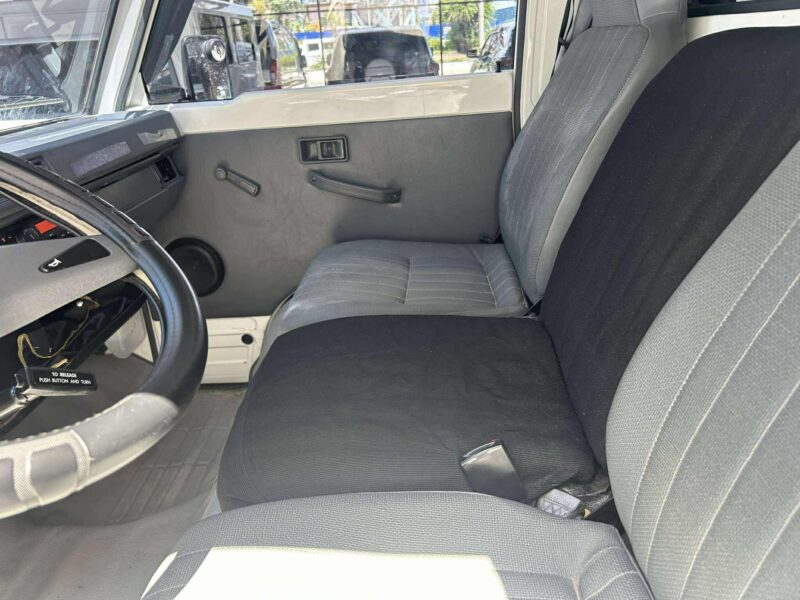 2024 MITSUBISHI L300 Fb 8TKM ONLY!!!! MANUAL TRANSMISSION