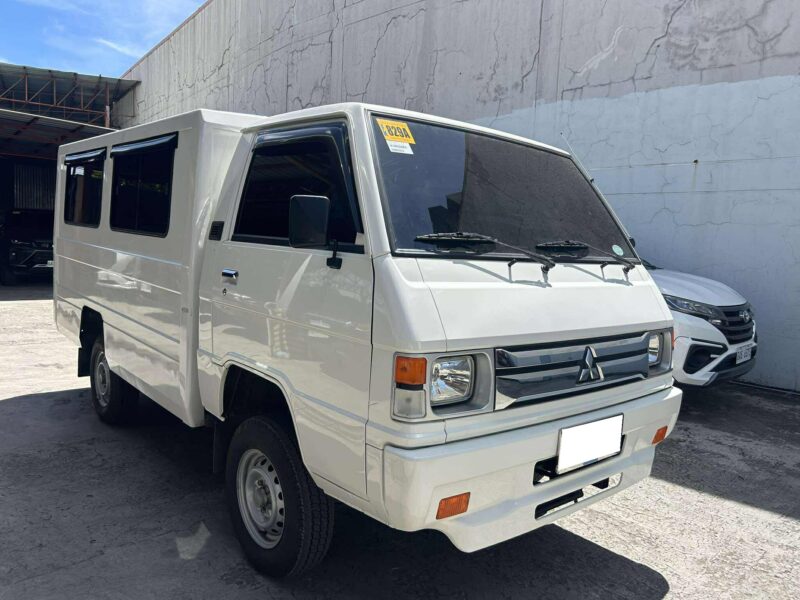 2024 MITSUBISHI L300 Fb 8TKM ONLY!!!! MANUAL TRANSMISSION