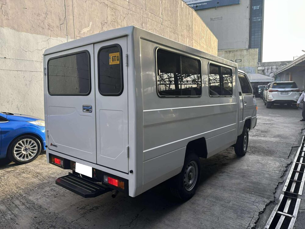 2024 MITSUBISHI L300 FB 5TKM ONLY MANUAL TRANSMISSION