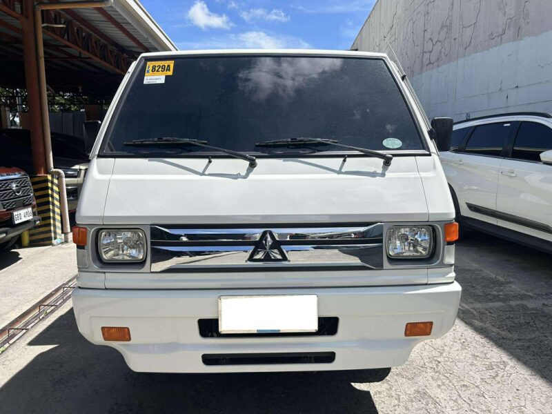 2024 MITSUBISHI L300 Fb 8TKM ONLY!!!! MANUAL TRANSMISSION