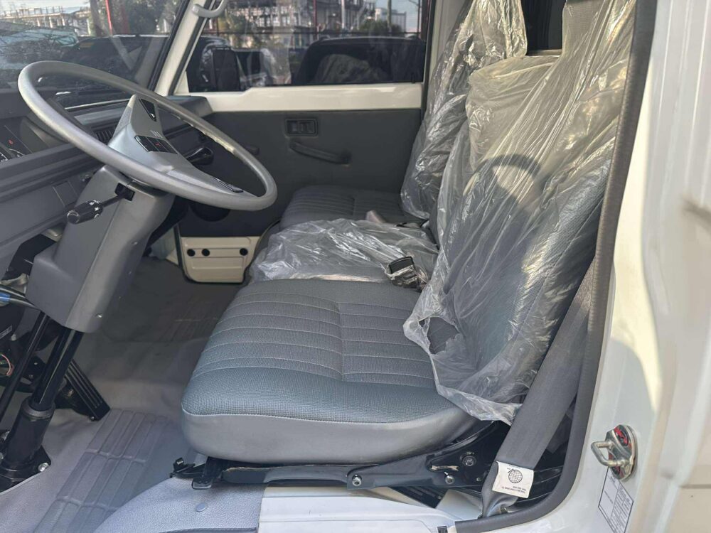 2024 MITSUBISHI L300 FB 5TKM ONLY MANUAL TRANSMISSION