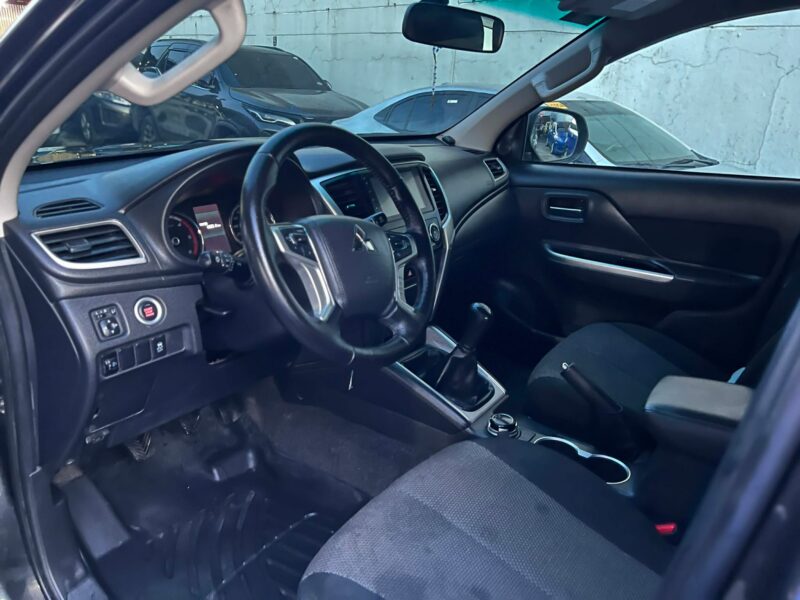 2022 MITSUBISHI STRADA 4X4 14TKM ONLY MANUAL TRANSMISSION