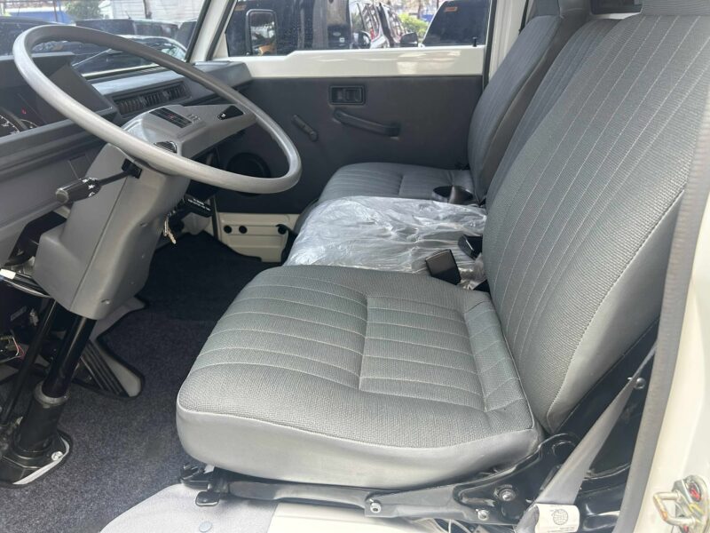 2024 MITSUBISHI L300 FB EXCEED 2.2L CRDi DIESEL ENGINE MANUAL TRANSMISSION