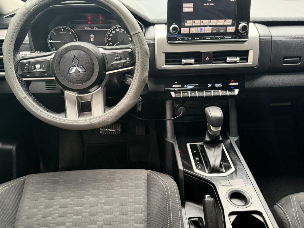 2025 ACQ MITSUBISHI TRITON GLX 10TKM ONLY AUTOMATIC TRANSMISSION