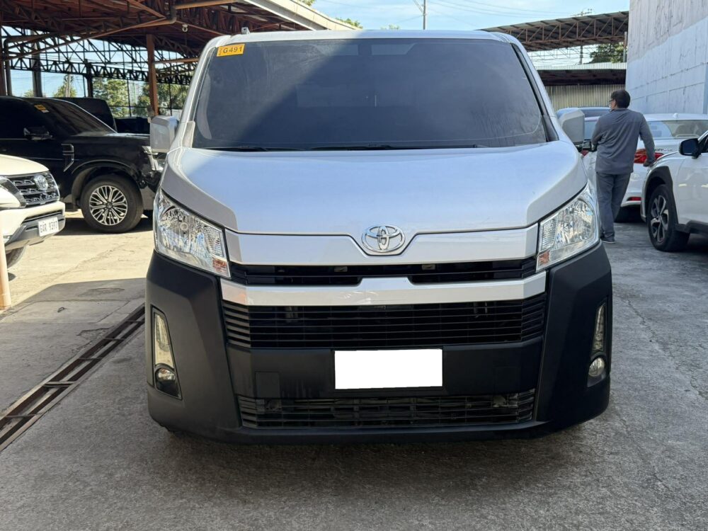 2023 TOYOTA HI ACE COMMUTER DELUXE 2.8L DIESEL 35TKM ONLY MANUAL TRANSMISSION