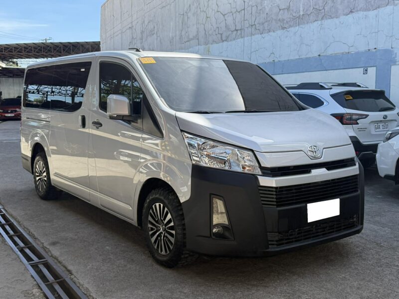 2023 TOYOTA HI ACE COMMUTER DELUXE 2.8L DIESEL 35TKM ONLY MANUAL TRANSMISSION
