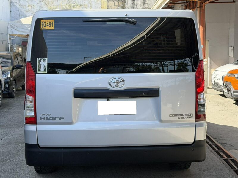 2023 TOYOTA HI ACE COMMUTER DELUXE 2.8L DIESEL 35TKM ONLY MANUAL TRANSMISSION