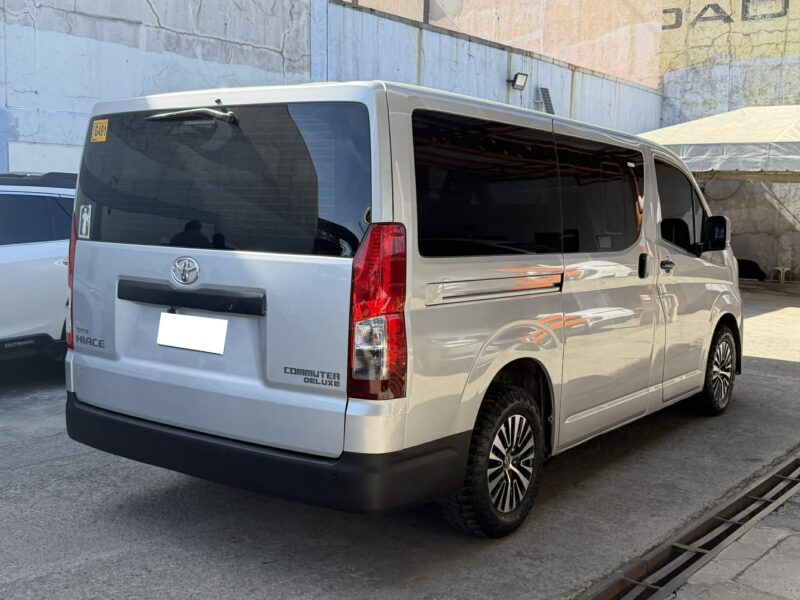 2023 TOYOTA HI ACE COMMUTER DELUXE 2.8L DIESEL 35TKM ONLY MANUAL TRANSMISSION