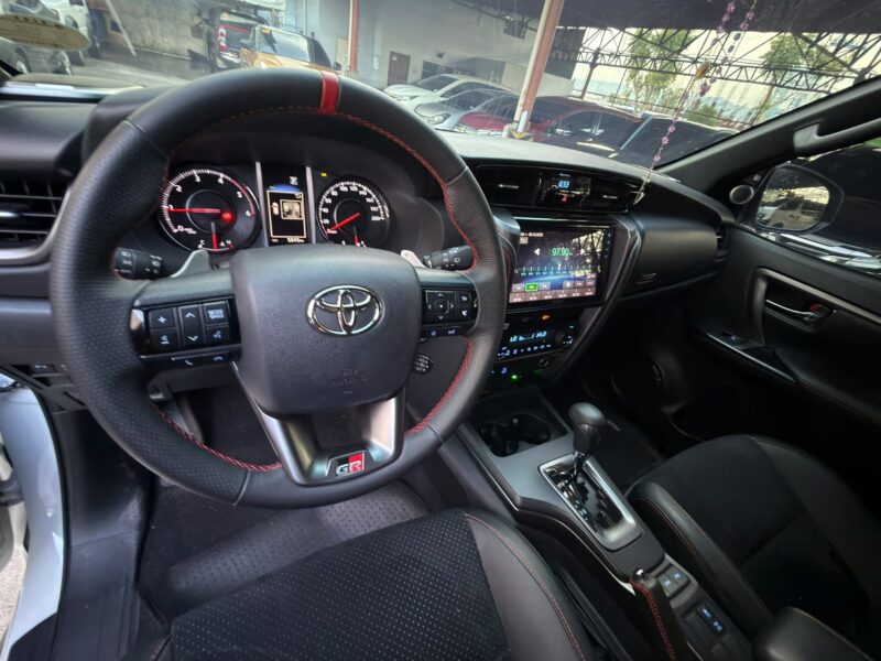 2025 TOYOTA FORTUNER 2.8L GRS 4X4 5TKMS ONLY AUTOMATIC TRANSMISSION