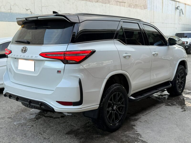 2025 TOYOTA FORTUNER 2.8L GRS 4X4 5TKMS ONLY AUTOMATIC TRANSMISSION