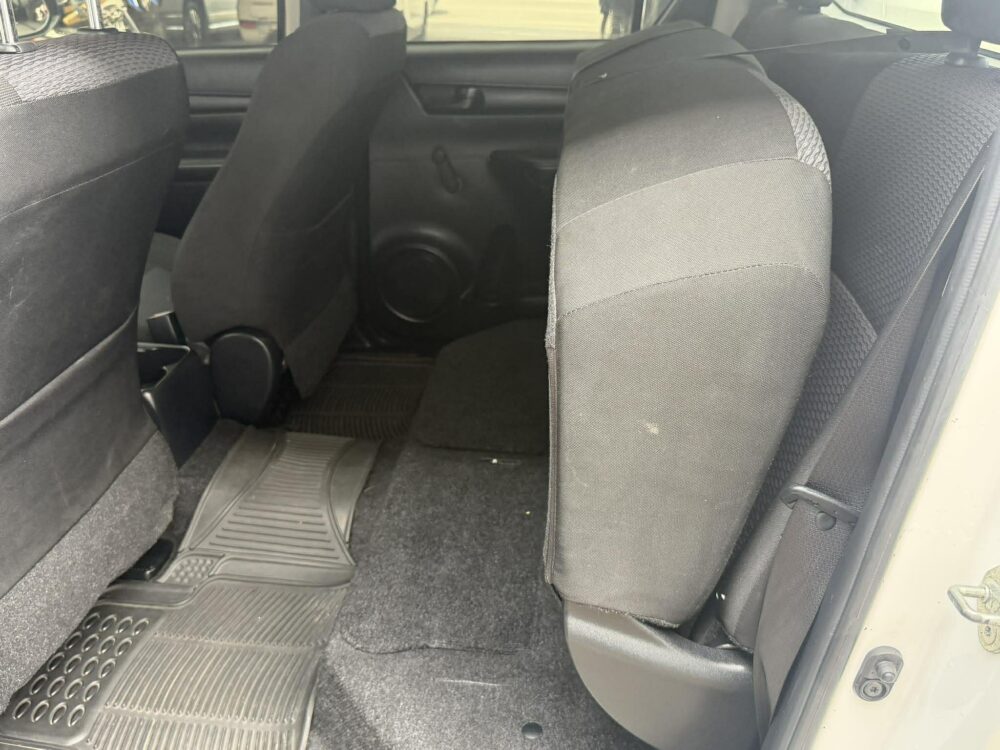 2020 TOYOTA HILUX J 2.4L 4X2 MANUAL TRANSMISSION