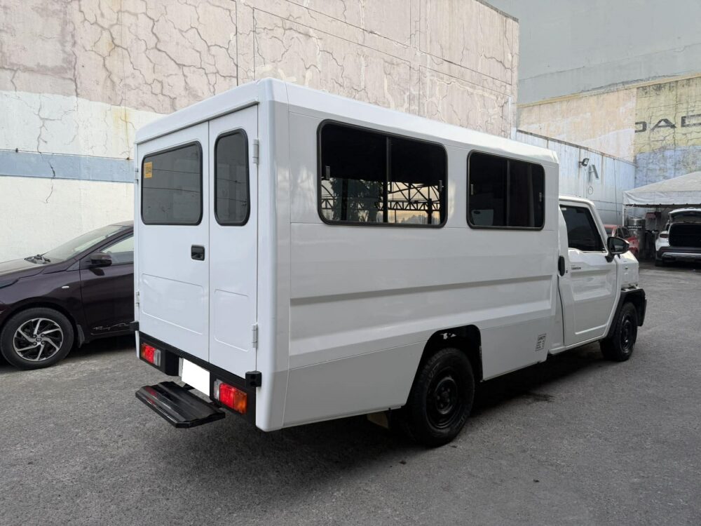2025 TOYOTA HILUX 2.4 TAMARAW FX AUTOMATIC TRANSMISSION