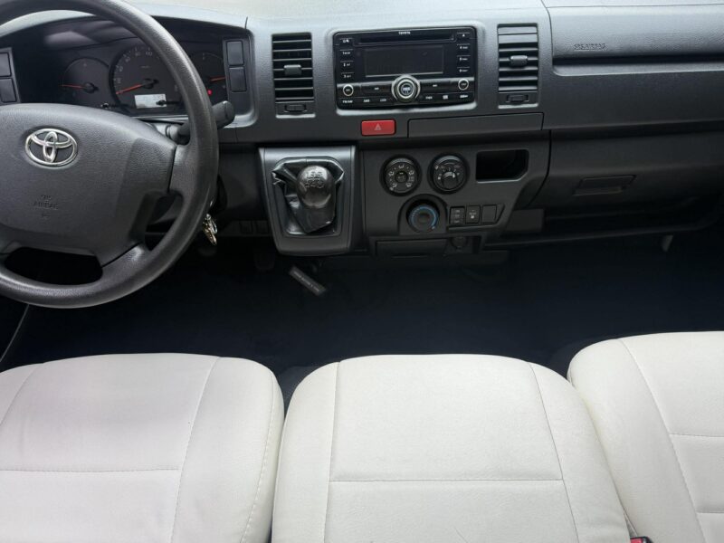 2017 TOYOTA HI ACE COMMUTER 3.0L MANUAL TRANSMISSION
