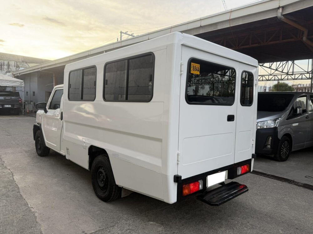 2025 TOYOTA HILUX 2.4 TAMARAW FX AUTOMATIC TRANSMISSION