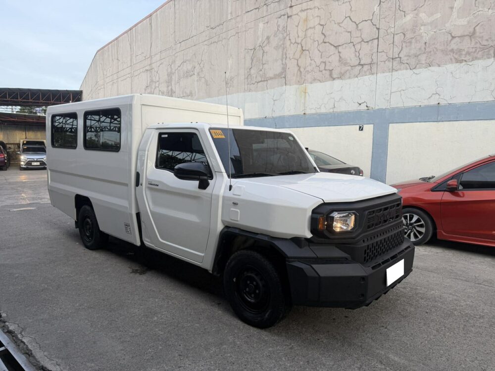 2025 TOYOTA HILUX 2.4 TAMARAW FX AUTOMATIC TRANSMISSION