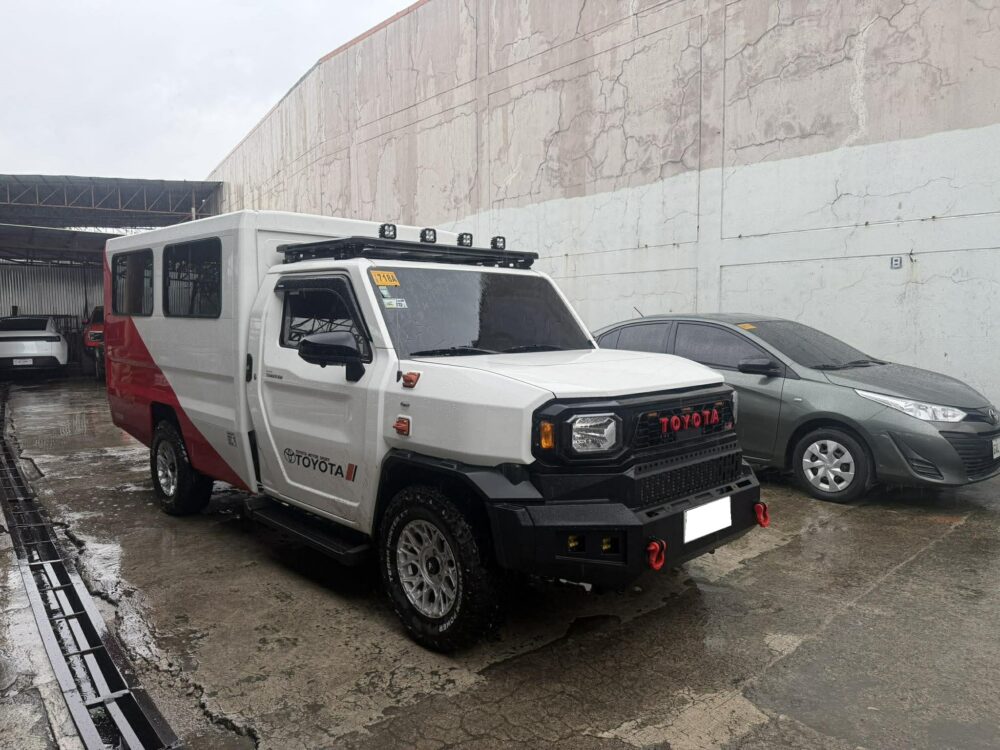 2025 TOYOTA HILUX TAMARAW 2.4 FX MANUAL TRANSMISSION