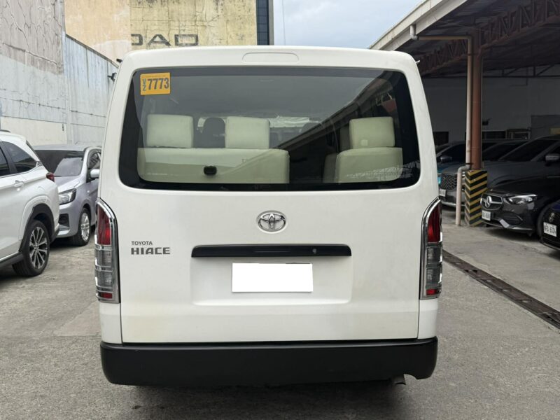 2017 TOYOTA HI ACE COMMUTER 3.0L MANUAL TRANSMISSION
