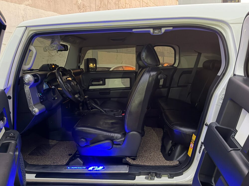 2015 TOYOTA FJ CRUISER 4.0L 4X4 AUTOMATIC TRANSMISSION