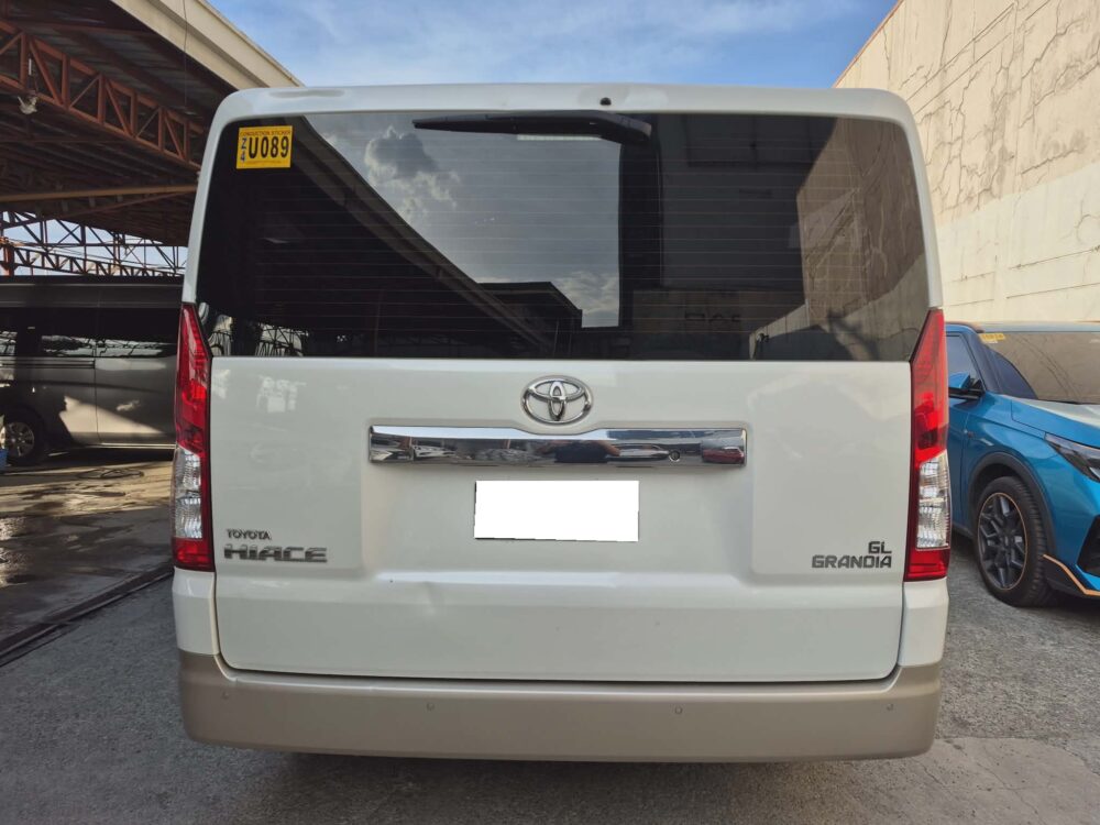 2023 TOYOTA HI ACE GL GRANDIA 2 TONE AUTOMATIC TRANSMISSION