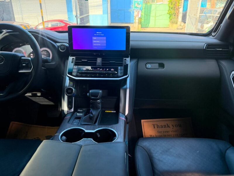 2026 TOYOTA LAND CRUISER LC300 ZX V6 AT BRANDNEW BULLETPROOF ARMORED UNIT