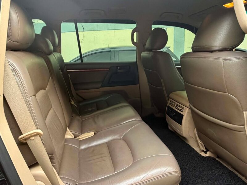 2012 TOYOTA LAND CRUISER 200 DUBAI VERSION
