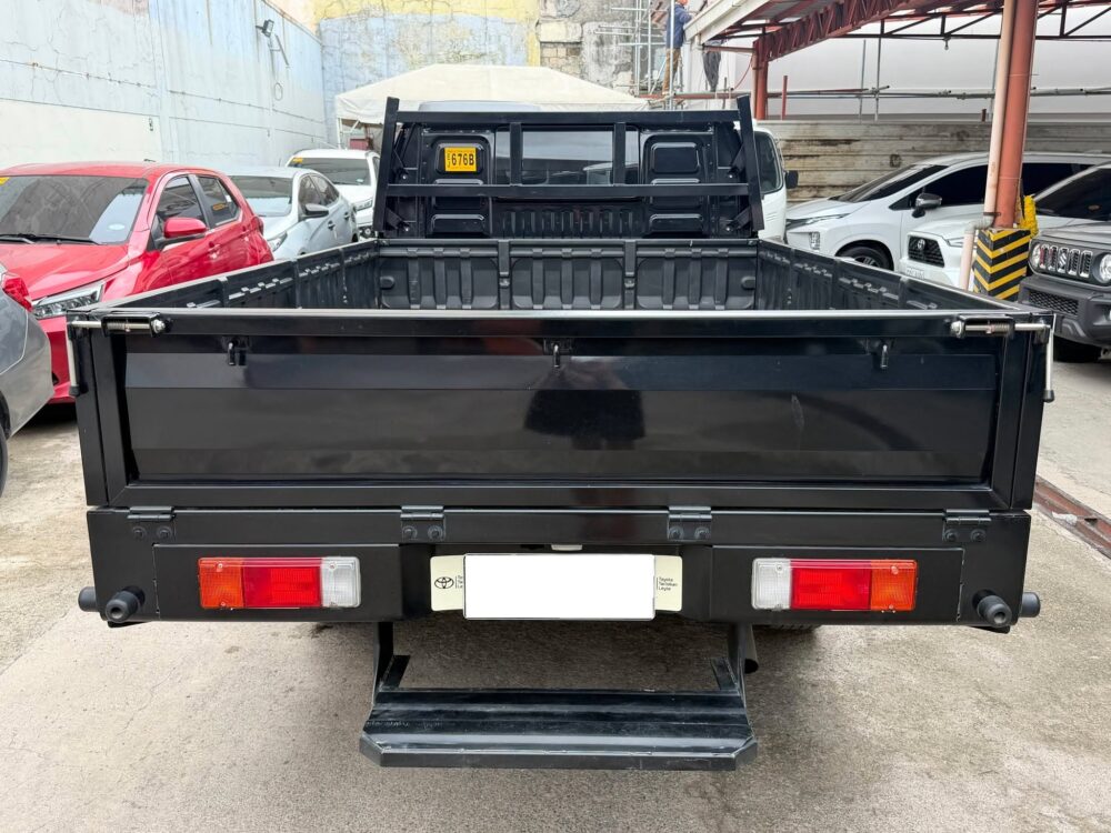 2025 TOYOTA HILUX TAMARAW DROPSIDE 2.4 AUTOMATIC TRANSMISSION 15TKM ONLY