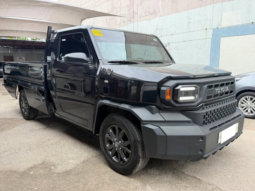 2025 TOYOTA HILUX TAMARAW DROPSIDE 2.4 AUTOMATIC TRANSMISSION 15TKM ONLY