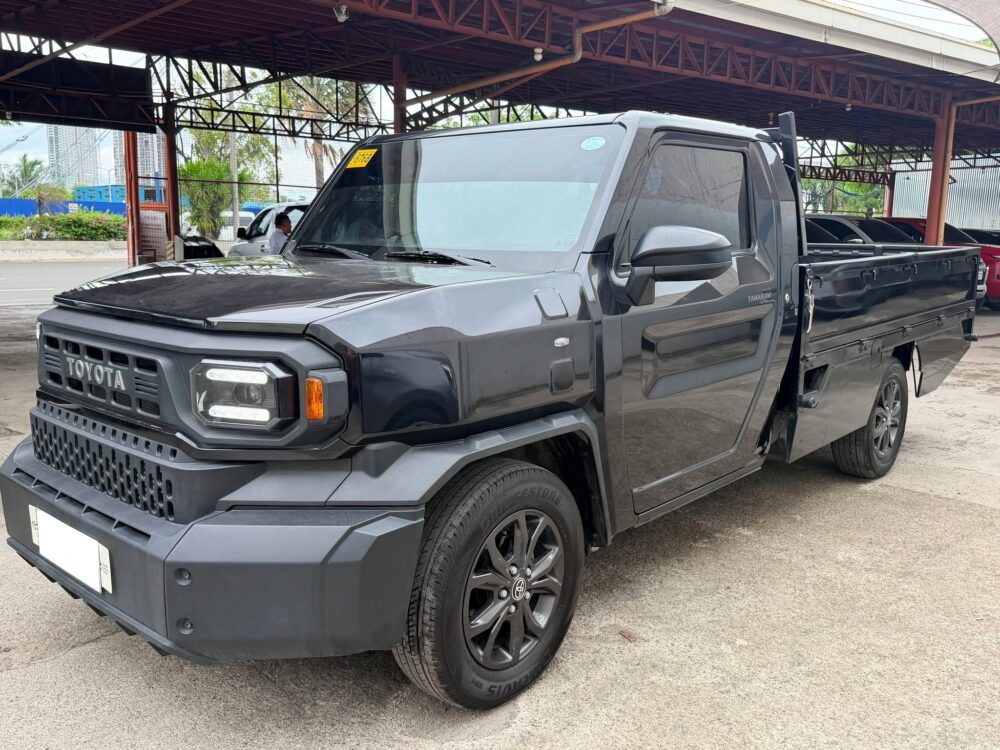 2025 TOYOTA HILUX TAMARAW DROPSIDE 2.4 AUTOMATIC TRANSMISSION 15TKM ONLY