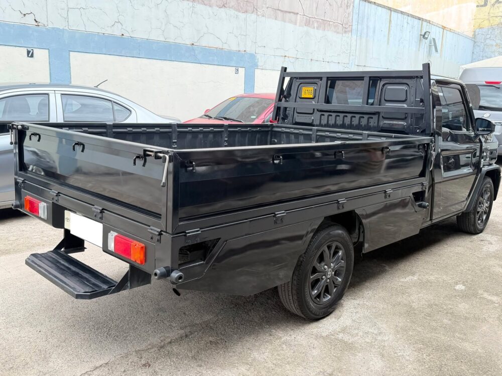2025 TOYOTA HILUX TAMARAW DROPSIDE 2.4 AUTOMATIC TRANSMISSION 15TKM ONLY