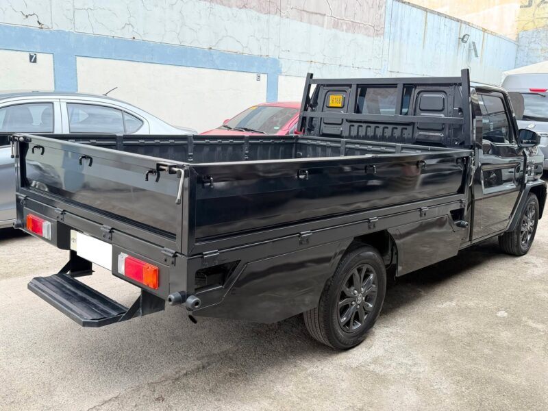 2025 TOYOTA HILUX TAMARAW DROPSIDE 2.4 AUTOMATIC TRANSMISSION 15TKM ONLY