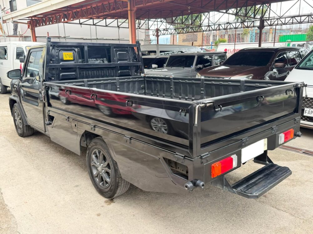 2025 TOYOTA HILUX TAMARAW DROPSIDE 2.4 AUTOMATIC TRANSMISSION 15TKM ONLY