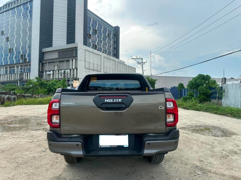 2025 TOYOTA HILUX CONQUEST 2.4 V 4X2 AUTOMATIC TRANSMISSION 6TKM ONLY!!!