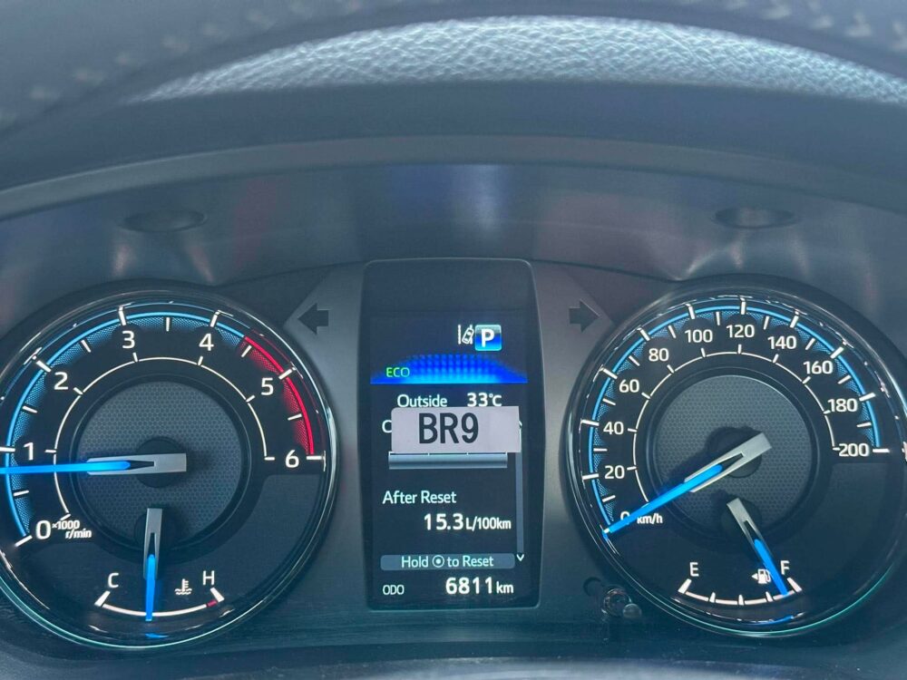 2025 TOYOTA HILUX CONQUEST 2.4 V 4X2 AUTOMATIC TRANSMISSION 6TKM ONLY!!!
