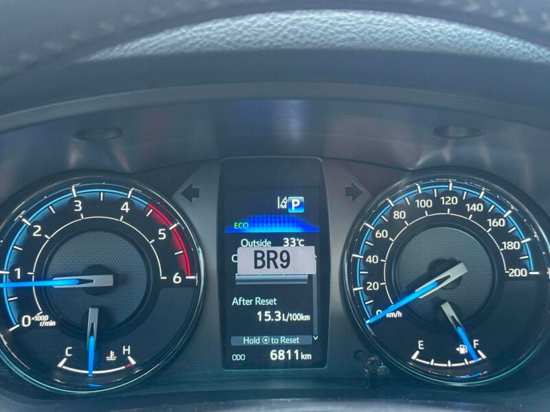2025 TOYOTA HILUX CONQUEST 2.4 V 4X2 AUTOMATIC TRANSMISSION 6TKM ONLY!!!