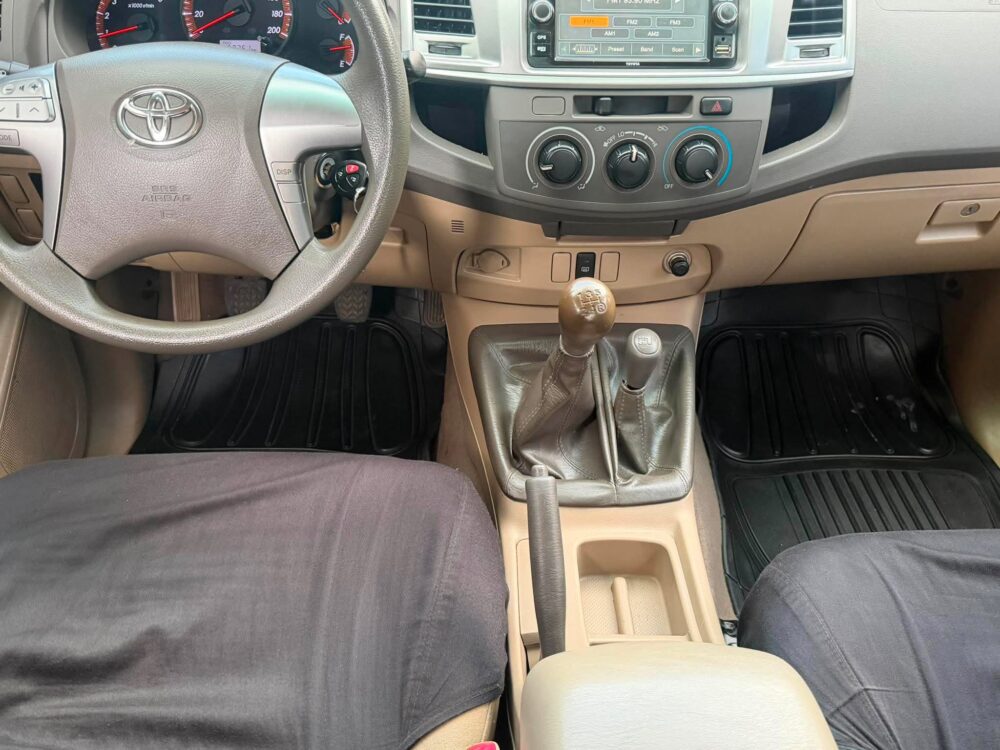 2013 TOYOTA HILUX 3.0 G 4X4 MANUAL TRANSMISSION 62TKM